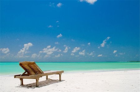 simsearch:400-03928487,k - Canvas Chair on a tropical beach Foto de stock - Royalty-Free Super Valor e Assinatura, Número: 400-04378119