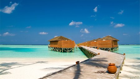 simsearch:400-03928487,k - jetty to water bungalows on a beautiful beach Foto de stock - Royalty-Free Super Valor e Assinatura, Número: 400-04378159