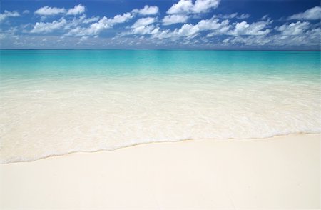 simsearch:862-03364470,k - Beautiful Tropical Beach Photographie de stock - Aubaine LD & Abonnement, Code: 400-04378165