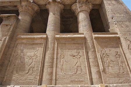 simsearch:400-04782815,k - Egyptian hieroglyphic carvings on a wall at the Temple of Edfu Foto de stock - Super Valor sin royalties y Suscripción, Código: 400-04378204