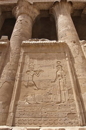 simsearch:400-04782815,k - Egyptian hieroglyphic carvings on a wall at the Temple of Edfu Foto de stock - Super Valor sin royalties y Suscripción, Código: 400-04378205