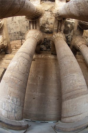 Fisheye view of columns in the main hall at Edfu Temple in Egypt with hieroglyphic carvings Stockbilder - Microstock & Abonnement, Bildnummer: 400-04378206