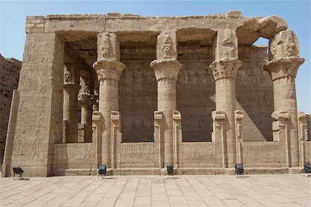 Kiosk at the Temple of Edfu near to Aswan in Egypt Foto de stock - Super Valor sin royalties y Suscripción, Código: 400-04378224