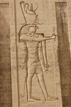 simsearch:400-04782815,k - Egyptian hieroglyphic carvings on a wall at the Temple of Edfu Foto de stock - Super Valor sin royalties y Suscripción, Código: 400-04378223