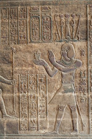 simsearch:400-04782815,k - Hieroglyphic carvings on a wall at the Egyptian Temple of Khnum in Esna Foto de stock - Super Valor sin royalties y Suscripción, Código: 400-04378381