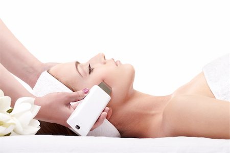 skin treatment medical - Woman lies on a table in a beauty spa getting a treatment Foto de stock - Super Valor sin royalties y Suscripción, Código: 400-04378390