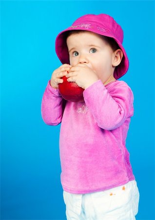 simsearch:400-05014700,k - small child with an apple on a blue background Fotografie stock - Microstock e Abbonamento, Codice: 400-04378914