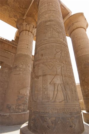 Columns at the Temple of Kom Ombo in Egypt with hieroglyphic carvings Stockbilder - Microstock & Abonnement, Bildnummer: 400-04378980