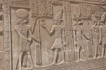 simsearch:400-05739807,k - Egyptian hieroglyphic carvings on a wall at the Temple of Kom Ombo Foto de stock - Super Valor sin royalties y Suscripción, Código: 400-04378982