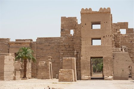 simsearch:400-05739807,k - Syrian gate entrance to the temple at Medinat Habu in Luxor Foto de stock - Super Valor sin royalties y Suscripción, Código: 400-04379196