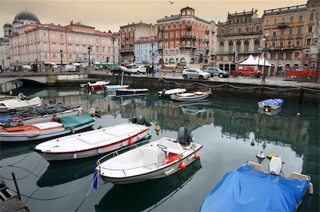 simsearch:400-04042153,k - Canal grande and Port in the city, Trieste, Italia Photographie de stock - Aubaine LD & Abonnement, Code: 400-04379237