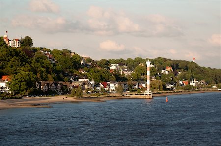 Part of Hamburg City called Blankenese. Wealthy part of Hanseatic City Hamburg. Foto de stock - Super Valor sin royalties y Suscripción, Código: 400-04379710