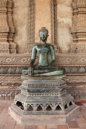 simsearch:400-04962756,k - Ancient bronze Buddha statues at Haw Phra Kaew, Vientiane, Laos Foto de stock - Super Valor sin royalties y Suscripción, Código: 400-04370412