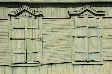closed shutters windows in wood green house Photographie de stock - Aubaine LD & Abonnement, Code: 400-04370535