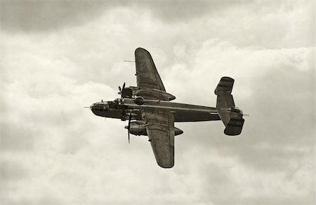 World War II era bomber in flight Stock Photo - Budget Royalty-Free & Subscription, Code: 400-04370560