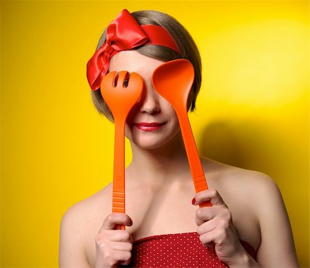 Beautiful pinup style housewife with kitchen utensils Fotografie stock - Microstock e Abbonamento, Codice: 400-04370593