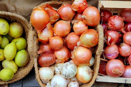 simsearch:400-04292292,k - fruits and vegetables market shop onion and lemon basket traditional Fotografie stock - Microstock e Abbonamento, Codice: 400-04370892