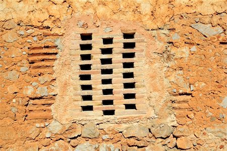 simsearch:400-04533137,k - bricks window in masonry wall ancient architecture detail Foto de stock - Royalty-Free Super Valor e Assinatura, Número: 400-04370996