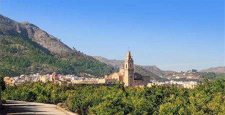 simsearch:400-05106636,k - Simat de la Valldigna village and Monasterio Santa Maria orange fields Stockbilder - Microstock & Abonnement, Bildnummer: 400-04371015