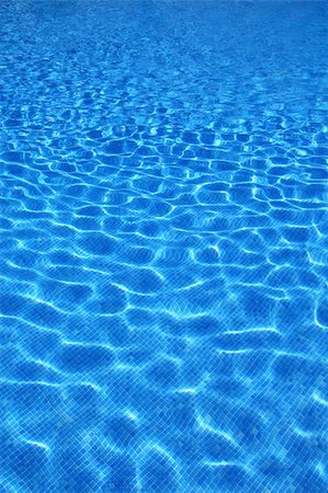 blue tiles swimming pool water reflection texture image Fotografie stock - Microstock e Abbonamento, Codice: 400-04371011