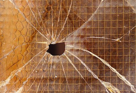 simsearch:400-04667691,k - Close up of a broken reinforced glass  cracked with hole Stockbilder - Microstock & Abonnement, Bildnummer: 400-04371156
