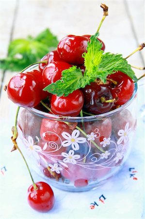 fresh organic ripe black cherry with mint leaf Stock Photo - Budget Royalty-Free & Subscription, Code: 400-04372174