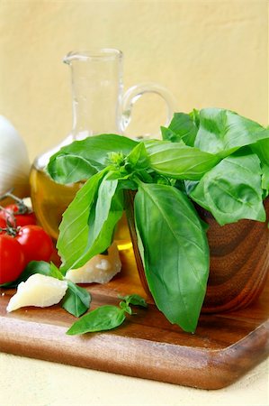 simsearch:400-05919877,k - green fresh basil in a wooden bowl Stock Photo - Budget Royalty-Free & Subscription, Code: 400-04372179