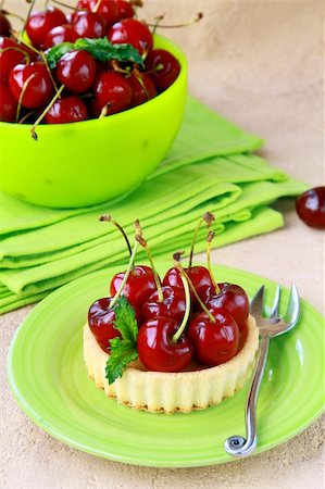 simsearch:400-08110532,k - fresh organic ripe black cherry with mint leaf Stock Photo - Budget Royalty-Free & Subscription, Code: 400-04373013