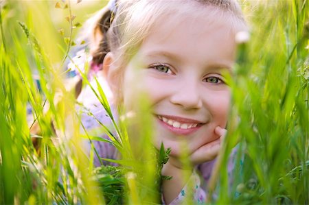 simsearch:400-06768635,k - Cute little girl  on the meadow in spring day Foto de stock - Royalty-Free Super Valor e Assinatura, Número: 400-04384182