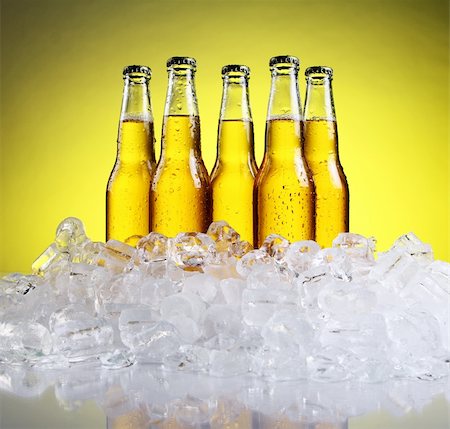 simsearch:400-04384962,k - Bottles and Glass of beer with foam over yellow background Fotografie stock - Microstock e Abbonamento, Codice: 400-04384969