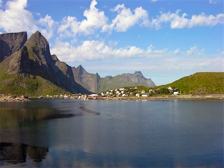 simsearch:400-05259799,k - Norway village in Lofoten bay mountain landscape with sea Fotografie stock - Microstock e Abbonamento, Codice: 400-04385211