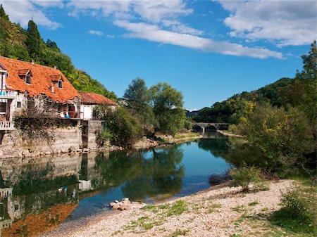 simsearch:400-05275998,k - Old Bridge in Rijeka Crnojevica town in Montenegro Foto de stock - Super Valor sin royalties y Suscripción, Código: 400-04386025