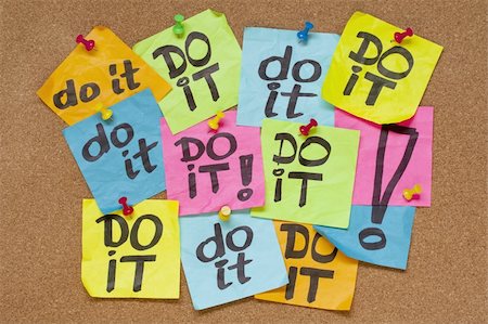 fighting procrastination concept - do it phrase on color sticky notes posted on a cork bulletin board Photographie de stock - Aubaine LD & Abonnement, Code: 400-04386111