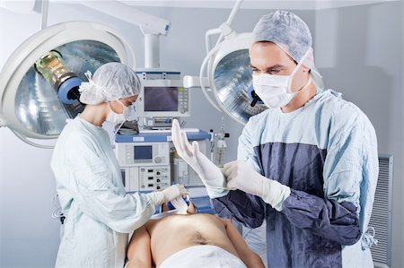 Nurse applying gas mask to the patient while doctor wearing glove Stockbilder - Microstock & Abonnement, Bildnummer: 400-04386467