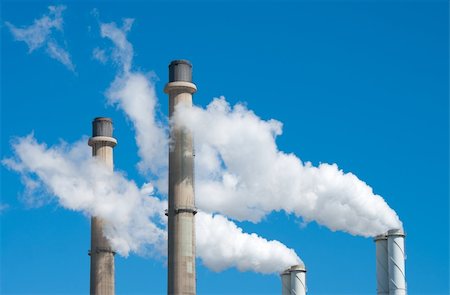 simsearch:400-05178887,k - smoking chimneys from a power plant against a blue sky Fotografie stock - Microstock e Abbonamento, Codice: 400-04386807