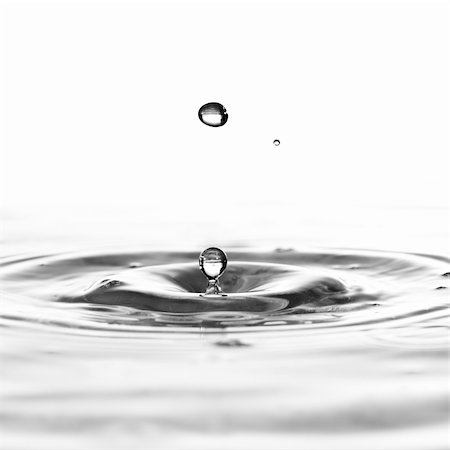 drink flowing - A water drop black and white background Stock Photo - Budget Royalty-Free & Subscription, Code: 400-04387006