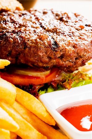 simsearch:400-07167126,k - fresh classic american hamburger sandwich with french fries and ketchup sauce on side Stockbilder - Microstock & Abonnement, Bildnummer: 400-04387456
