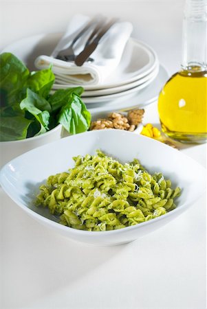 simsearch:400-04904223,k - italian fusilli pasta and fresh homemade  pesto sauce Foto de stock - Royalty-Free Super Valor e Assinatura, Número: 400-04387451