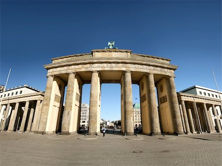 simsearch:400-07518957,k - Brandenburg Gate in Berlin Photographie de stock - Aubaine LD & Abonnement, Code: 400-04387670