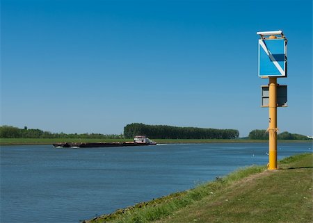 traffic sign for ships in rotterdam, netherlands Foto de stock - Super Valor sin royalties y Suscripción, Código: 400-04389137