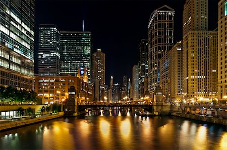 simsearch:400-04395039,k - Image of Chicago downtown at night. Foto de stock - Super Valor sin royalties y Suscripción, Código: 400-04389754