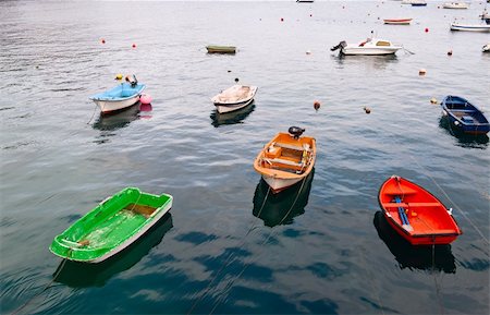 simsearch:400-04321139,k - Boats in a Quiet Harbor on the Atlantic Coast of Spain Foto de stock - Royalty-Free Super Valor e Assinatura, Número: 400-04380188