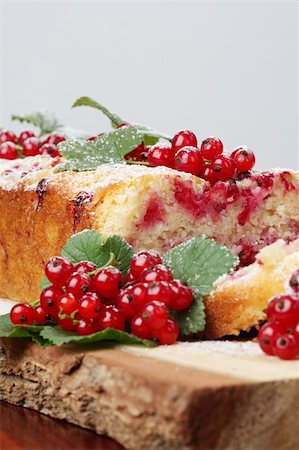simsearch:400-04709493,k - Homemade sponge cake with fresh organic red currants and sugar icing Stock Photo - Budget Royalty-Free & Subscription, Code: 400-04380227