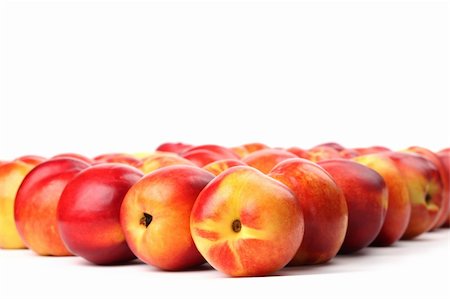 simsearch:400-04709478,k - Fresh and juicy nectarines isolated on white background Foto de stock - Super Valor sin royalties y Suscripción, Código: 400-04380222