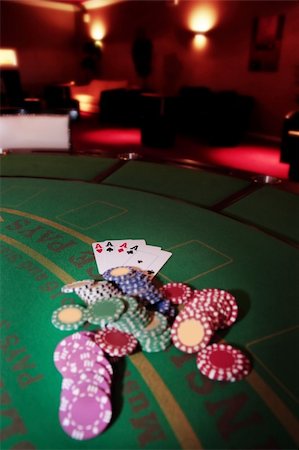 simsearch:400-04651363,k - green casino table four aces in a poker game and a big pile of chips Photographie de stock - Aubaine LD & Abonnement, Code: 400-04380267