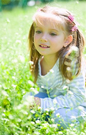simsearch:400-06768635,k - Cute little girl  on the meadow in spring day Foto de stock - Royalty-Free Super Valor e Assinatura, Número: 400-04380774