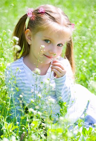 simsearch:400-06768635,k - Cute little girl  on the meadow in spring day Foto de stock - Royalty-Free Super Valor e Assinatura, Número: 400-04380772