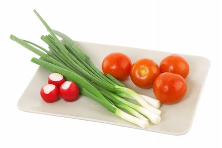 simsearch:400-08933041,k - white plate with tomato, radish and green onion, vegetarian food Photographie de stock - Aubaine LD & Abonnement, Code: 400-04382115