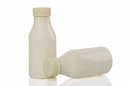 simsearch:400-04499805,k - two milk bottle isolated on white background Photographie de stock - Aubaine LD & Abonnement, Code: 400-04382141