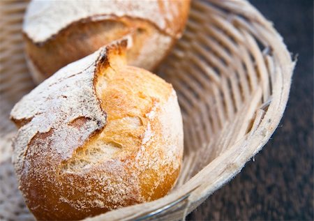 simsearch:400-04421047,k - bread in basket - little roll breads in basket on table Foto de stock - Super Valor sin royalties y Suscripción, Código: 400-04382694